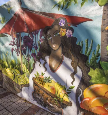 Ein Wandgemälde einer Dame mit einem Obstkorb aus dem Florida Botanical Gardens