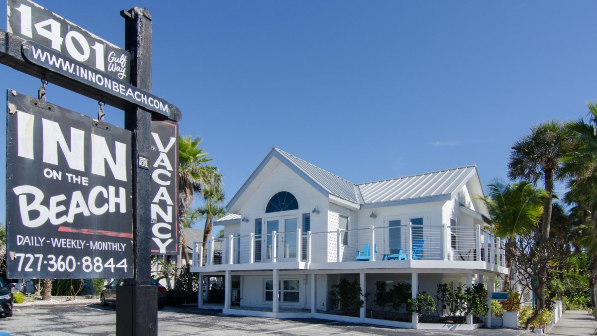 an exterior shot of the Inn on the Beach with a vacancy sign