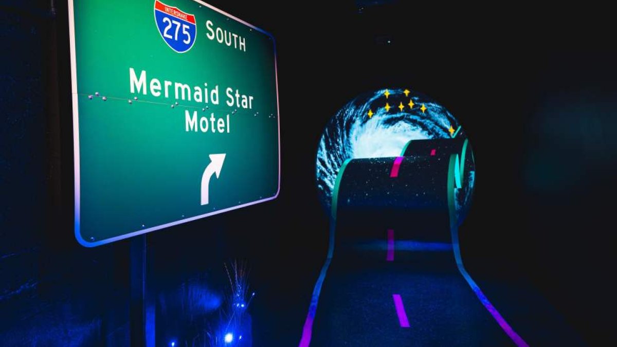 Fairgrounds Entrance - Mermaid Star Hotel