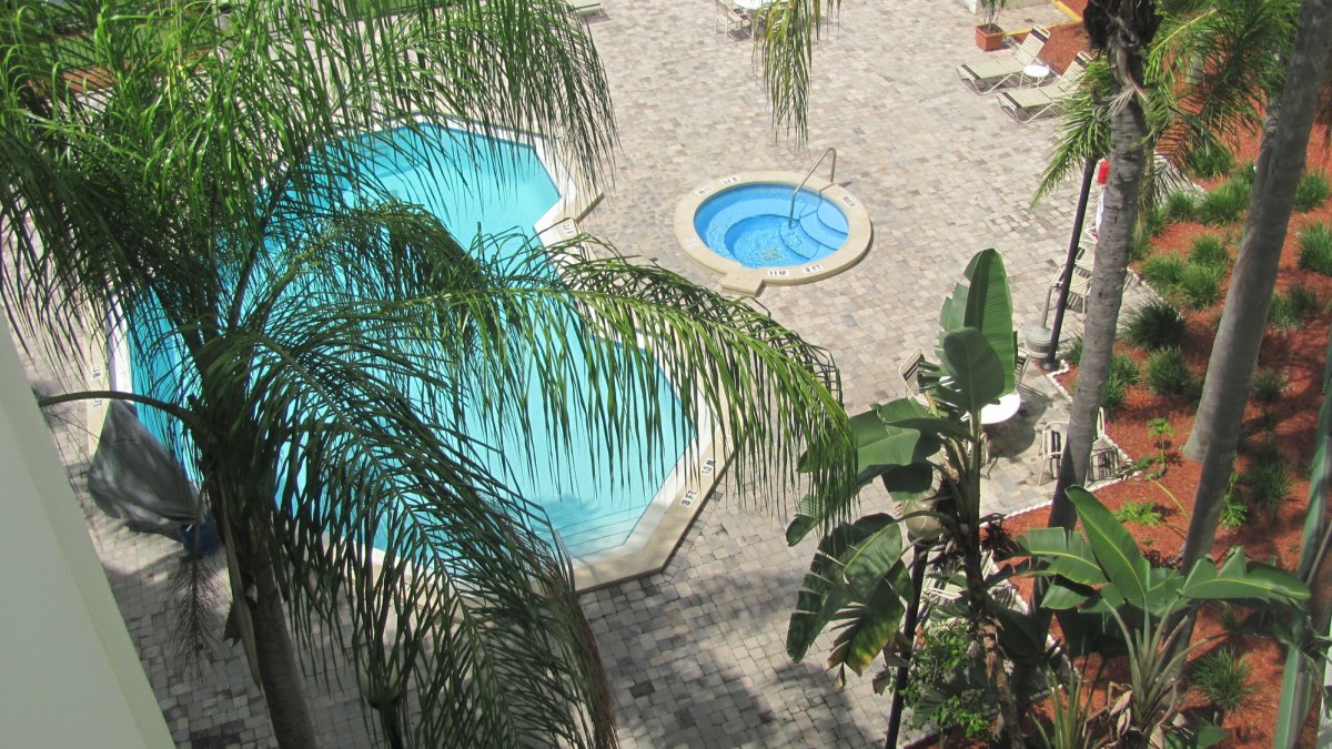 Outdoor Pool and Hot tub